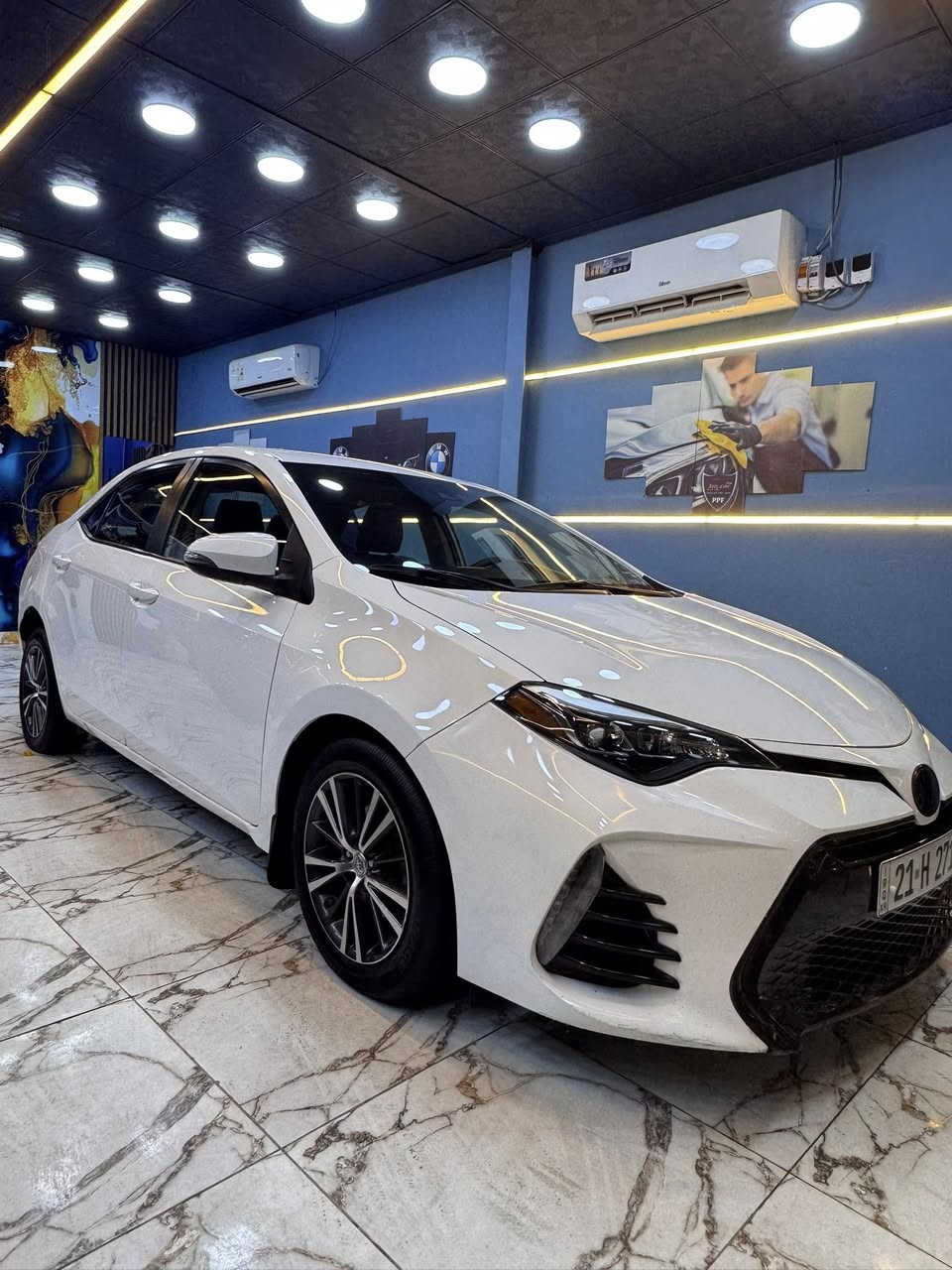 السلام عليكم
كورلا موديل 2017 
مواصفات se 
شفتات ستيرن
بجم القرش 
لدات 
كشنات جلد 
رادارات مانع تصادم 
تحديد مسار
شاشه كامرا ويل كب 
حادث السياره بابين وجاملغ مبدلات نفس اللون بدون ايرباك بجم كبس كفاله كير مكينه حداديه تخم تاير 
تحويل وكاله شنو يعجبك ماشيه 109 ميل 
مكان السياره كربلاء 
السعر 135
*********** 
***********
