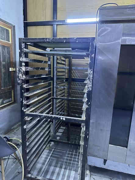 السلام عليكم
معمل كيك ومعجنات وحلويات للبيع
الي باقي منه كالأتي
عارضات كيك مقوس عدد 2
خمارة ايطالي ستلس كهربائية بدون غاز
شيتر ايطالي جديد بالجيس الذراع الوحده 120
كسارة سورية كبيرة
عجانة نص كيس جديدة بالجيس
عرباين عدد 2 وطاوليات وقوالب مشكل 
ميوزة مرمر تقريبا 10 مختلف الاحجام
ميوزة ستلس ستيل غذائي ثخين عدد 2
سنك حوض ستلس
بيع بسعر مناسب كله شلعه وحدة
ولتشيل هم للنقل كله عليه وين متريد باب محلك
ماسنجر متواجد 
عالخط متواجد
واتس اب متواجد
***********
