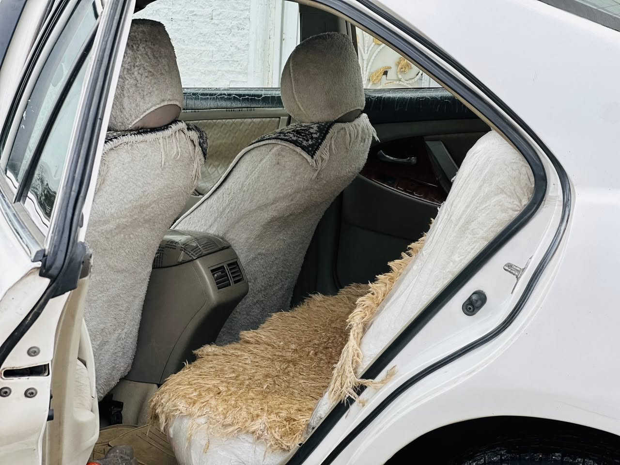 کامیری    ٢٠٠٩
سڵاید 
چوارپارچە بۆ یاخ لەسەر ساخی
سەیارەکە زۆر خاوێنە وپاکە
شوێن سلیمانی
***********
***********
نرخ ٩٦ مامەڵە
