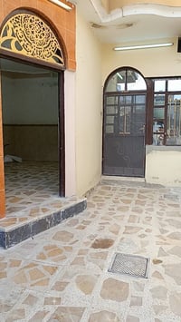 طابق ارضي • غرفتين نوم • ١٢٠م