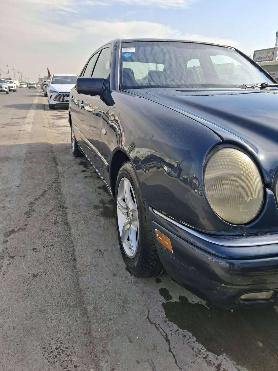 مرسيدس ام عيون موديل ٩٦ محرك٣٢٠ خراطيم بلادي كير ومحرك تمام تبريد وسلايد يرادله صيانه تخم تاير وباتري جديد حداديه تمام لون ازرق نيللي رقم واسط انكليزي سنويه جديده بأسمي السعر ٧٥ وبيها مجال مكان السياره بغداد الرصافه قرب جسر المشتل تلفون ***********
