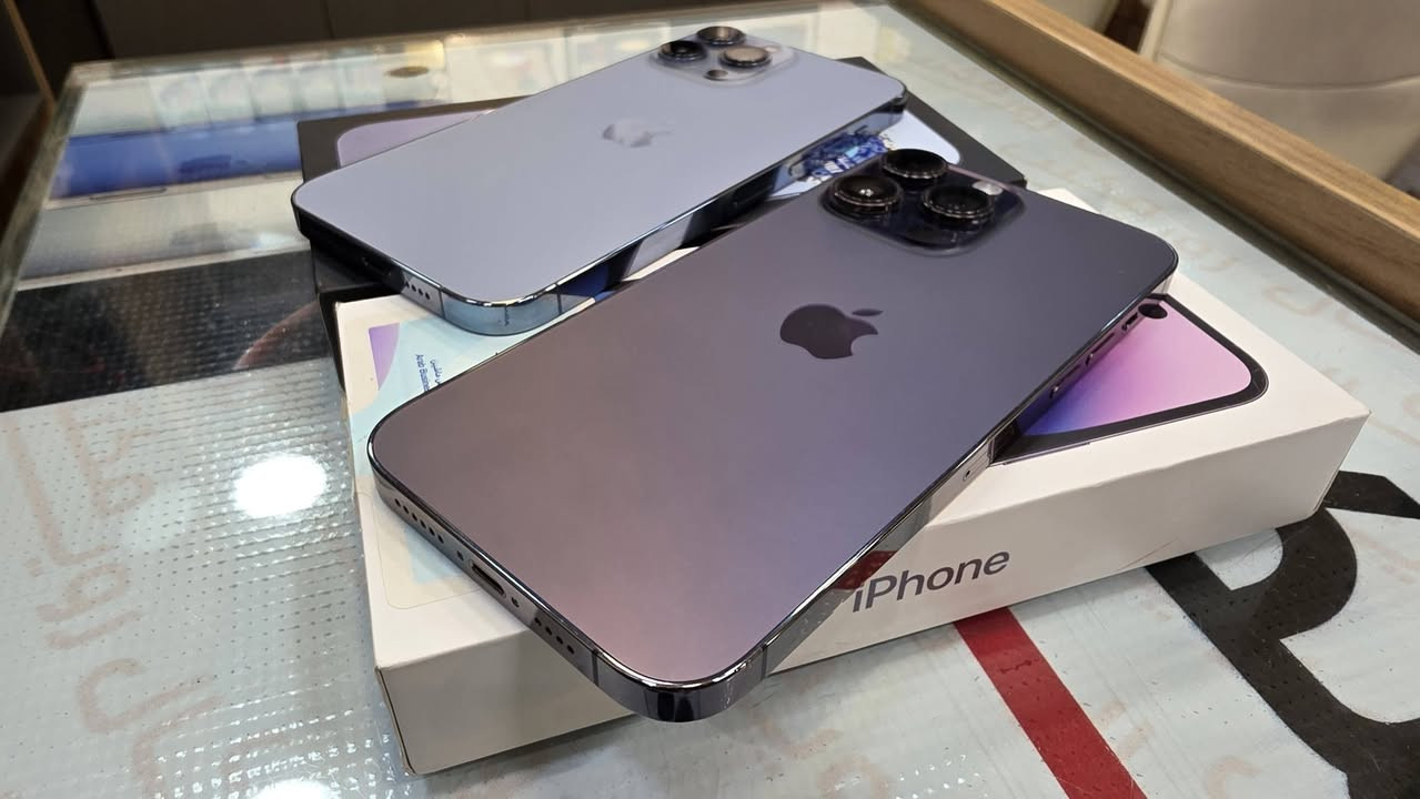 بيع شراء مراوس نشتري جميع الاجهزه الجديده والمستخدم
رقمي للاستفسار ***********

13برو ماكس عربي شرق أوسط بطاريه 86حقيقيه مامرفوعه 
ملحقاته كامله 

14برو ماكس عربي شرق أوسط بطاريه ٨٣ ملحقاته كامله ذاكره ٢٥٦
