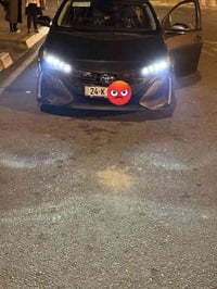 تيوتا بريوس برايم بلك ان هايبرد  يعني ثلالث انضمة تمشي بس كهرباء. وتمش...