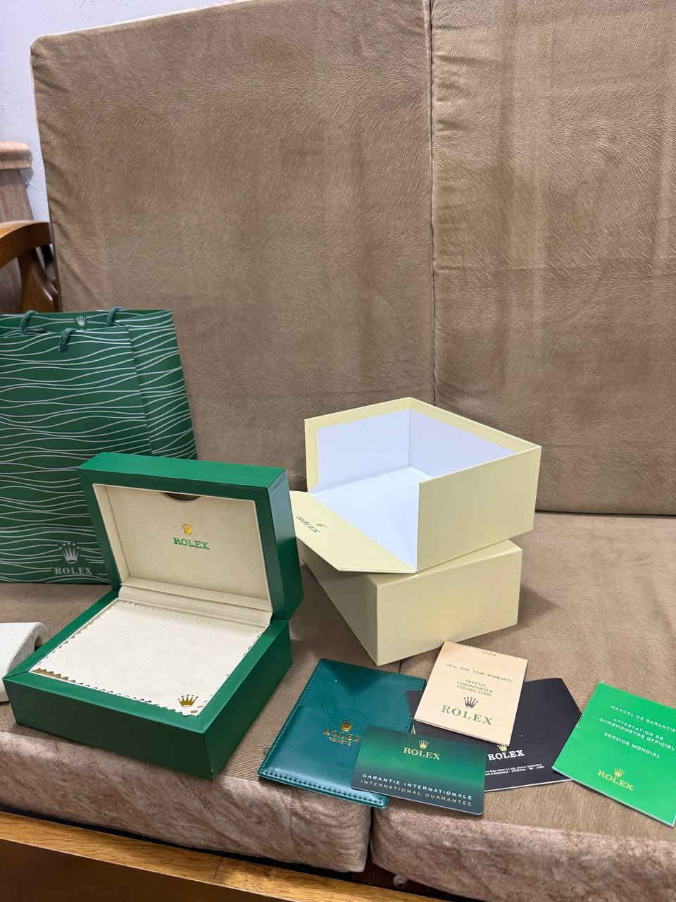 اول تم ٣٥ الف بالعافية
⌚ ساعة فاخرة بتصميم ملكي 🔥
✨ تصميم فاخر مستوحى من ساعات Rolex العالمية
✨ هيكل متين من الستانلس ستيل المقاوم للصدأ
✨ سوار معدني أنيق ومريح على المعصم
✨ واجهة مميزة بنقشة خلية النحل تعطي مظهر فخم
✨ إطار مسنن أنيق يبرز جمال الساعة
✨ نافذة عرض التاريخ
✨ حركة دقيقة وثبات عالي في الوقت
✨ مقاومة خفيفة للماء للاستخدام اليومي
✨ تأتي مع علبة فاخرة وكرت ضمان


**إذا كنت صاحب هذا الإعلان وتريد حذفه لأي سبب، رجاءا أرسل رسالة إلى الدعم الفني**