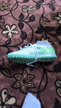 الاخضر حذاء نايك تارتان صناعة البوسنة والكل يعرف هذا النوع قياس 42 وال...