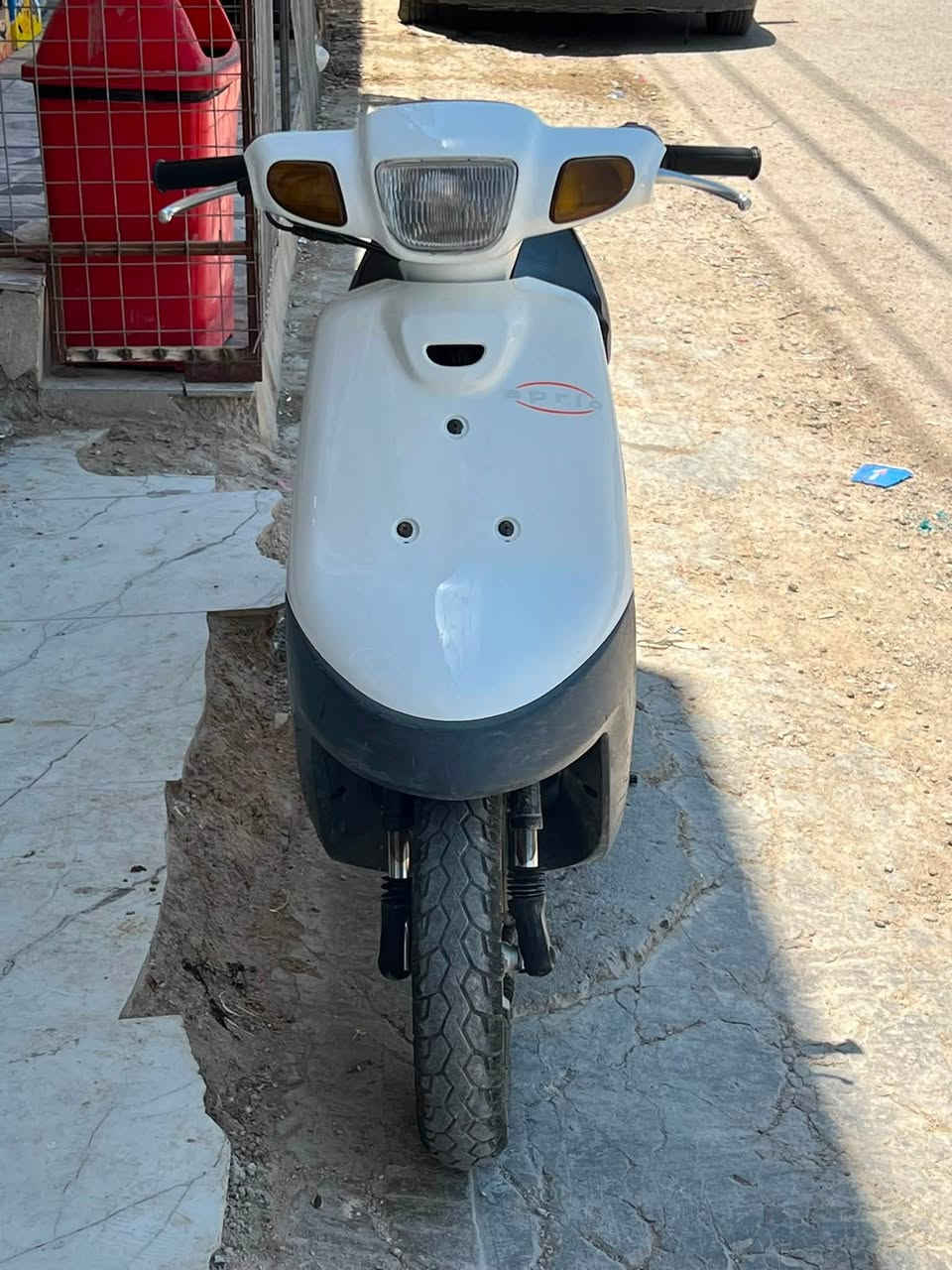 السلام عليكم دراجه بطه للبيع دراجه ك محرك وشلعه تخبل دراجه احله من صوره عداد سرعه وكيج بانزين شغالات كهربائيات كله شغاله عارضه 350 وبيه مجال بسيط العنوان كربلاء حي العباس عامود 11 مقابيل نافوره شارع سيده نرجس رقم هاتف ***********
