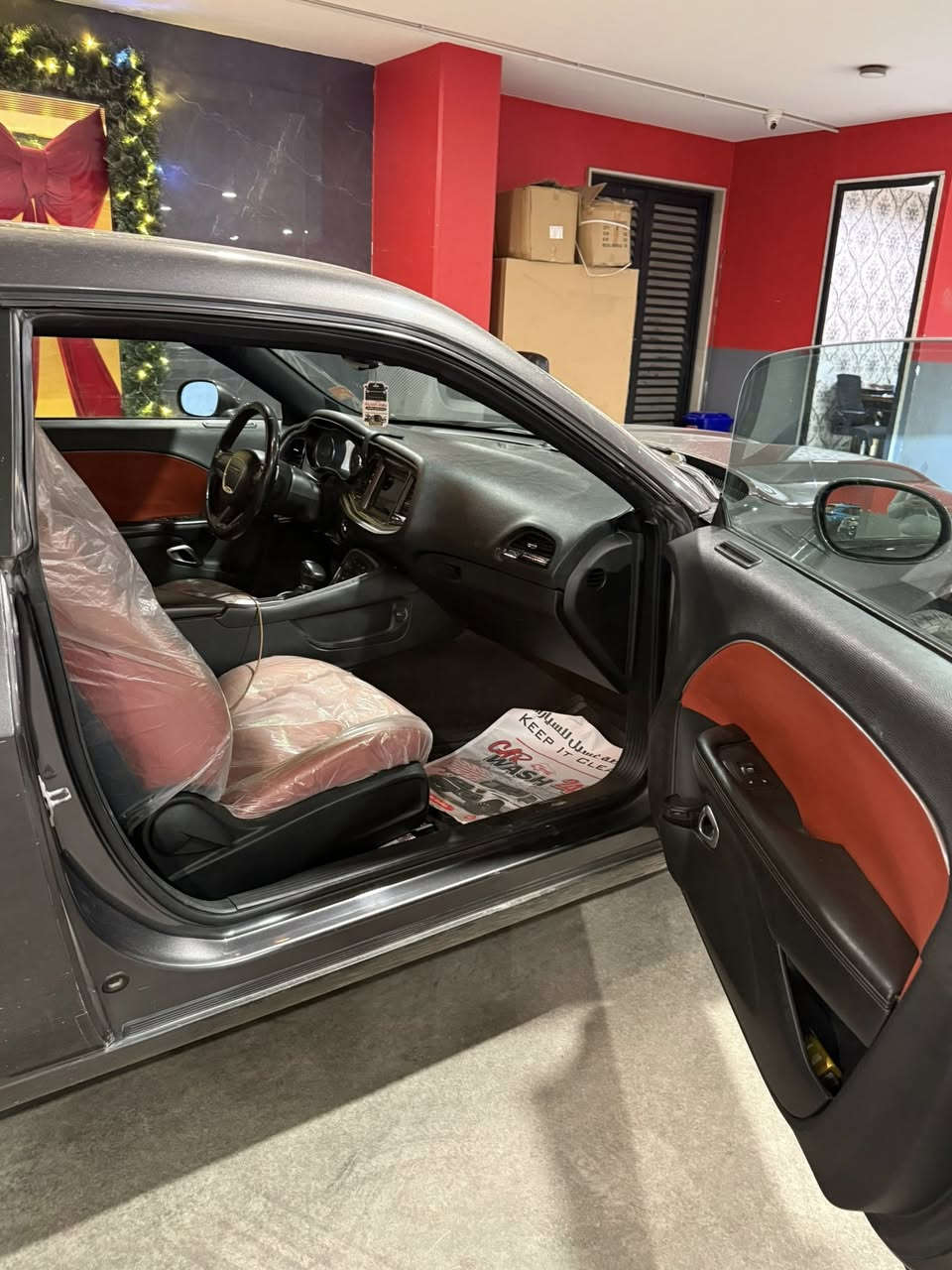 السلام عليكم
للبيع دودج جالنجر 2018 SXT 
مواصفات السيارة :
-بصمة +تشغيل عن بعد + بصمة ابواب 
-شاشة + كاربلاي+ كامرا خلفية 
-منظومة زينون لايت امامي قوية جدا 
-صدر امامي + خلفي جديد قبل اسبوع مشتغله 
-ويل كب رياضي جديد حجم 20 مع تخم تاير جديد تو سايز (الخلفي 275 و الامامي 245 )
-ادامة كاملة من كل نقص بلكات و فيت بم و كلشي جديد 
-سيارة ستوك لا مبرمجة و لا بيها اي اضافات 
حادث السيارة كلش حلو جاملغ سرقة و دعامية خلفية مبدلة و الصور بالمنشور 
سيارة ما بيها اي نقص و لا بيها حادث قوي و نظيفة جدا 
سعرها 165 و بيها مجال بسيط 
رقمي *********** 
مكاني بغداد المنصور
