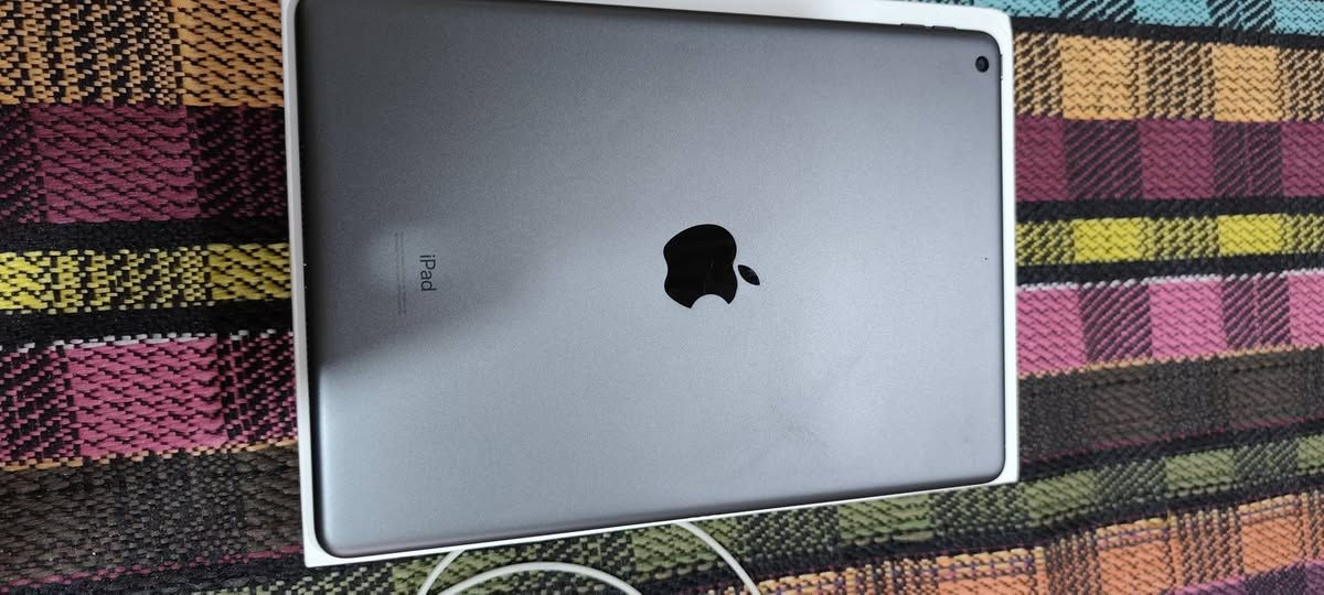 السلام عليكم ايباد 7ابل نضيف جدا مكفول من شخط استخدام فقط دراسه ذاكره 32 وماداخل لا تصليح ولا بي مشكله  جدا نضيف وابيعلك شرط الفحص كامل ملحقات الاصليه شاحنته وباكيته سعره 200قفل مكاني قبله  سوق الكبير 0786 441 9400
