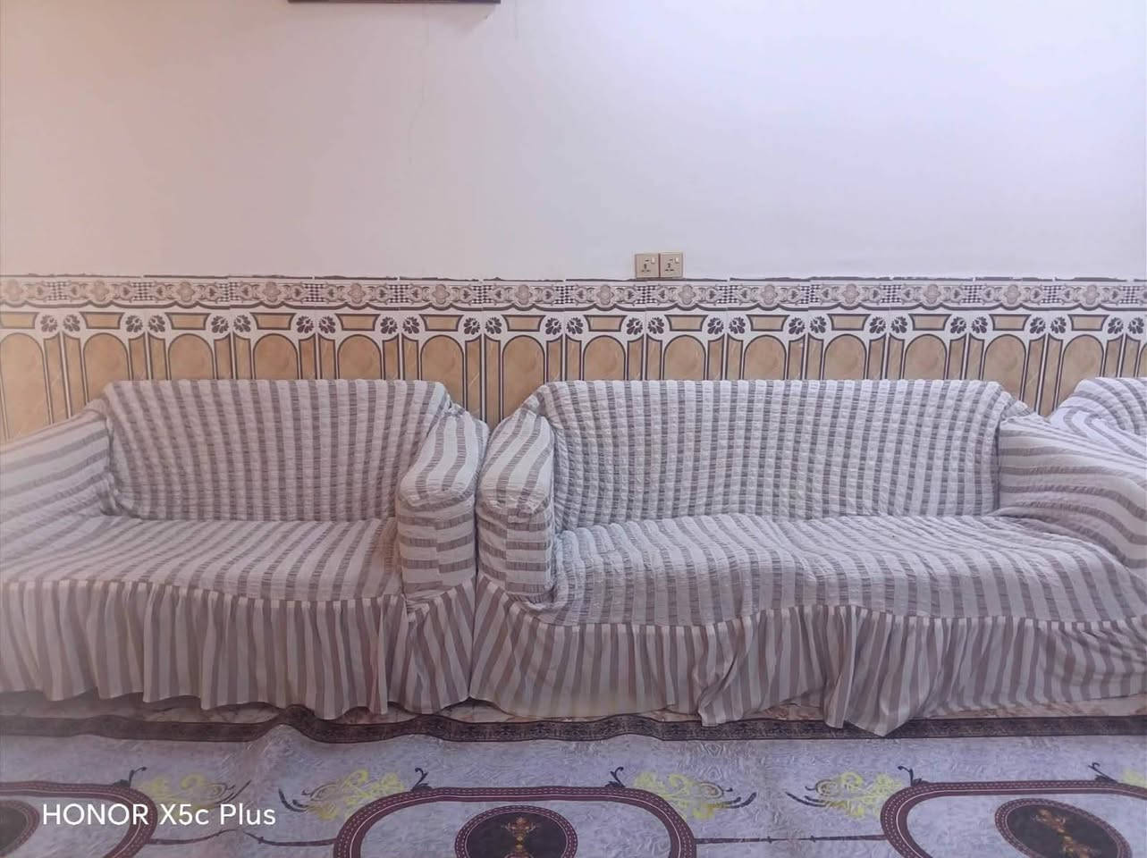السلام عليكم  قنفات ل بيع سعر ب 150 وبيه مجال رقم ***********.  مكان طريق دغاره نزلت معمل الطابوك
