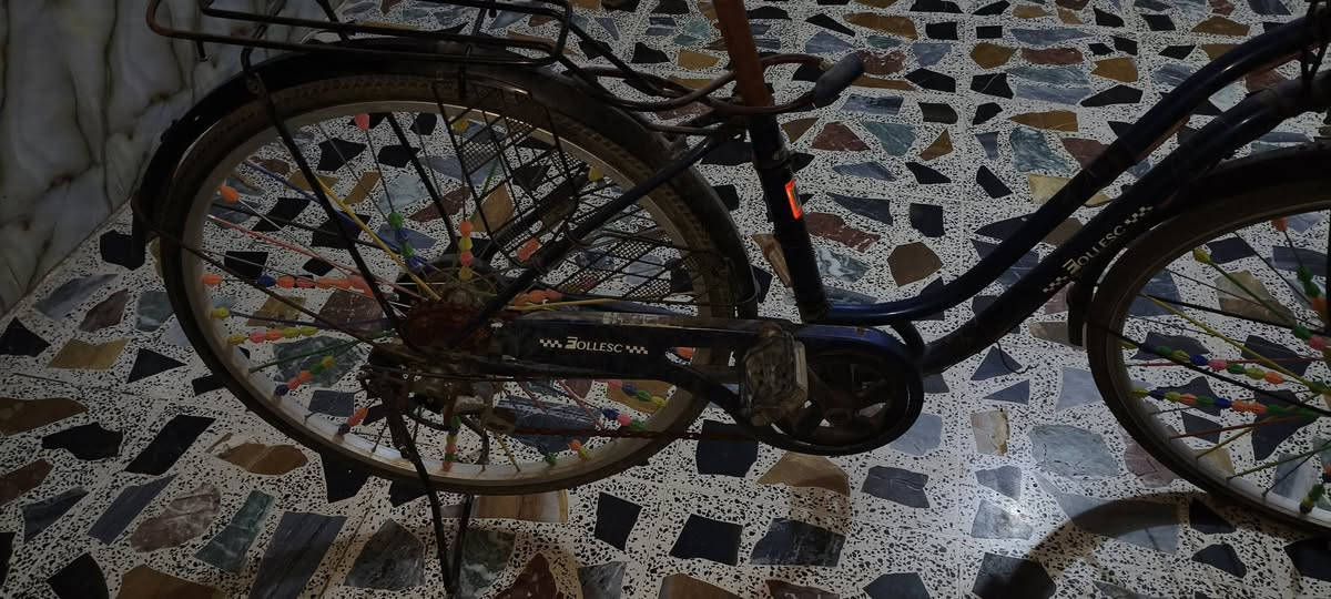 بايسكل ياباني حجم 26 لون نيلي مستخدم فقط 3 اشهر السعر ب180 وبيه مجال بسيط ومستعجل على بيعته والله ومحتاج فلوسهن🌹 رقم التواصل *********** واتساب المكان الشعب سبع قصور
