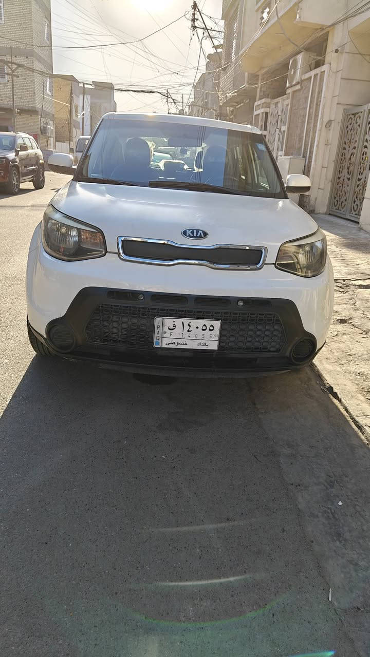 سياره للبيع كيا صول وارد امريكي محرك 1600 ماشيه 93 وقابل للزياده مديل 2015 حادثها قطعه صغيره في  الصندوق الخلفي  50سم×20 سم بدون حادث فقط هاي القطعه بدون صبغ وكامره خلفيه  وشاشه  تخم تاير جديد ودوشمه جديده السعر 130 وبيها مجال التواصل ع الخاص او الاتصال ع الرقم ***********

