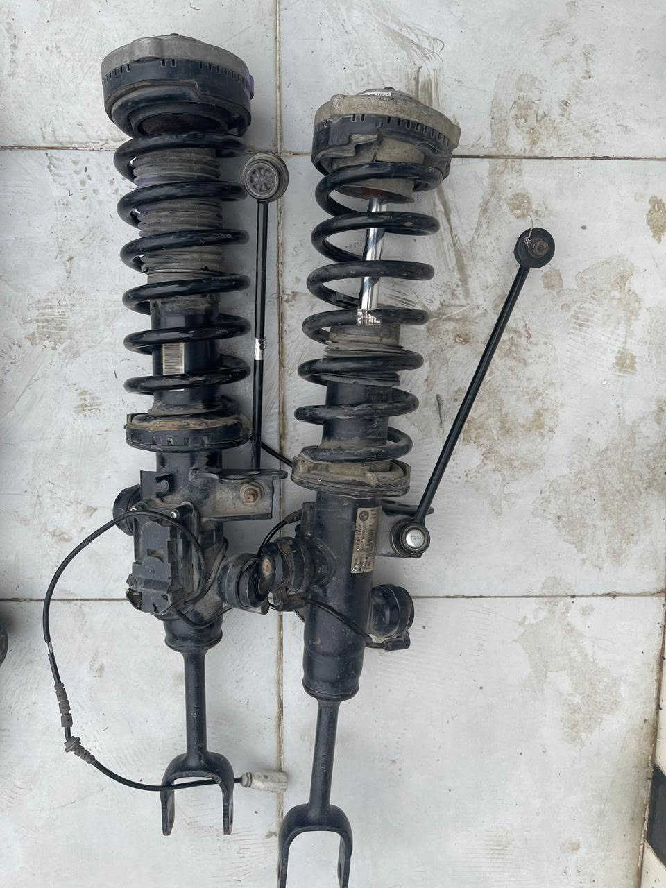 للبيع 4 دبلات امامي خلفي f10 كهربائيات شغالات جاهزات السعر 400 الف هاتف ***********
