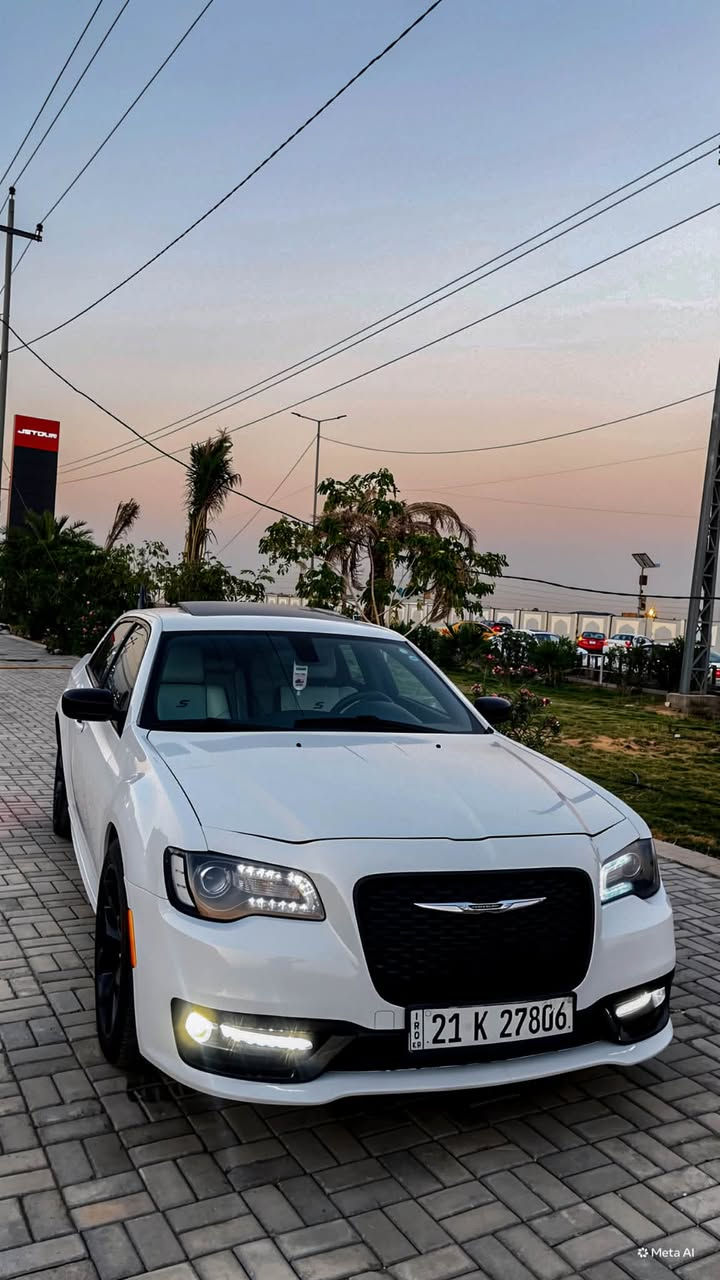 السلام عليكم إخوان.. للبيع شايب 🤍كرايسلر أوباما (Chrysler 300S) فئة S 🦅
• الموديل: 2018
• المحرك: 3600 V6 🚀
• الموقع: النجف الأشرف 📍
⚠️ تفاصيل الحادث  جاملغ وبنيد والجاملغ العكس تطبيع اشويه بدايت الشاصي جه وحده 
• الباقي مكفول بالكامل (كفالة عامة عدا المذكور) ✅
💎 المواصفات العالية (فول 1/1):
• 🌅 سقف بانوراما بالكامل
• 🔑 بصمة تشغيل وأبواب + شفتات ستيرن سبورت
• 💺 كشنات جلد شعار S (خزن ميموري + تدفئة وتبريد أمامي + تدفئة خلفي)
• 🕹️ ستيرن كهرباء + تدفئة ستيرن + تحكم كامل
• 📺 شاشة الكبيرة تدعم نظام كار بلاي (Apple CarPlay)
• 🦅 بجم عريض دبل لحية + سبايلر (دمام بلادي) ع الجُنطة
• 💡 بك لايت لد خلفي + لد أمامي عدسة داينمك متحرك
• 🪞 مري قلاب مع البك + بروجكترات ترحيبية بشعار كرايسلر بالأرضية
• 🛞 ويل توب فئة S بلادي أسود
السيارة مسرفسة وتوب النظافة وجاهزة وما تحتاج أي مصروف، ومثل ما موضح بـ صور
تفاصيل صور حادث خاص واتساب غير متواجد على فيس فقط على واتساب ول اتصال على رقم الهاتف 
📞 للاستفسار: [‭***********‬]
