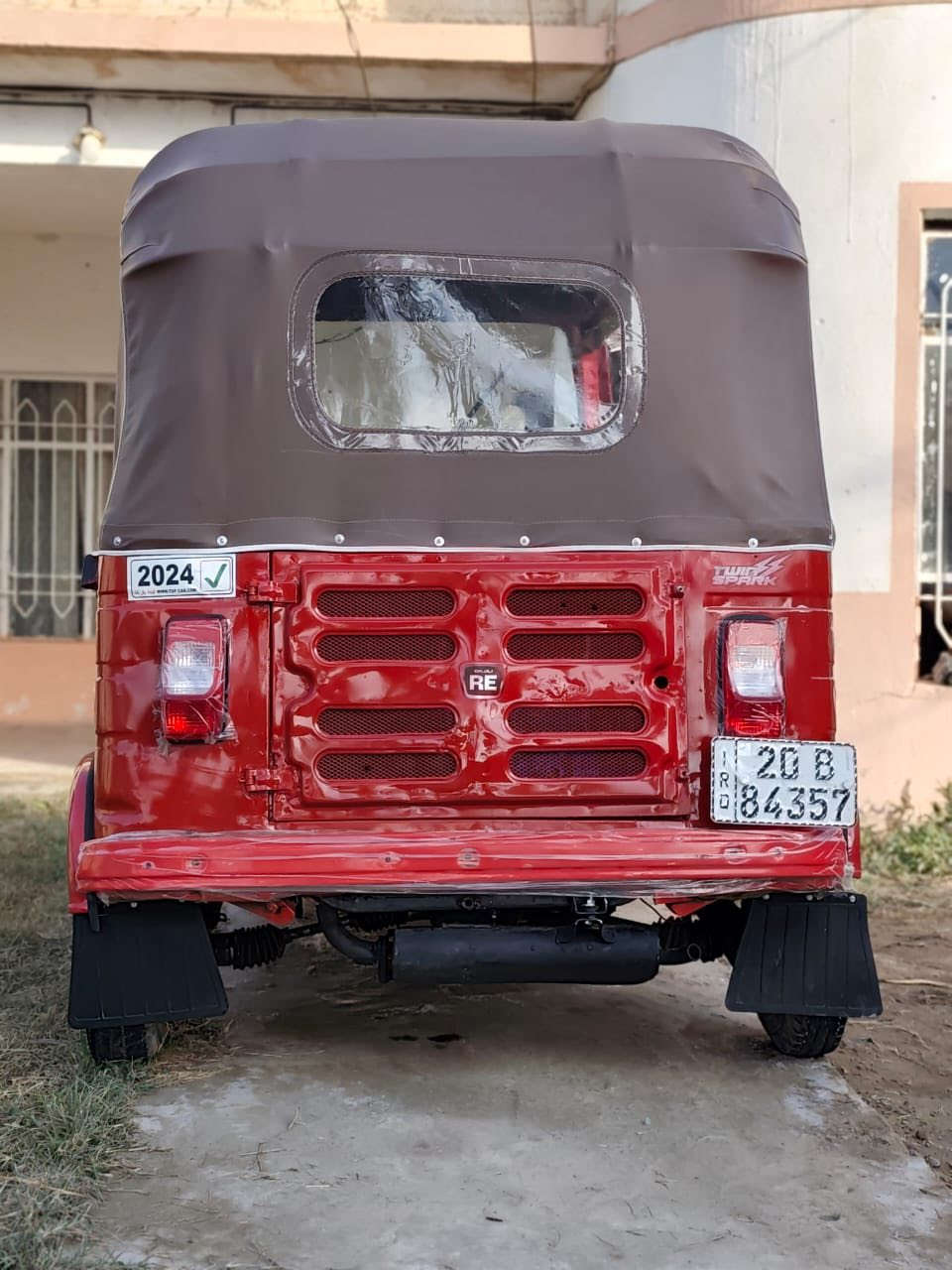 سلام عليكم تكتك للبيع موديل 18 تخم تاير جديد كهربائيات كله شغاله سلف جديد باتري جديد تكتك خير من الله كبل للشارع سعر 4650 رقم *********** وتساب فقط موجود
