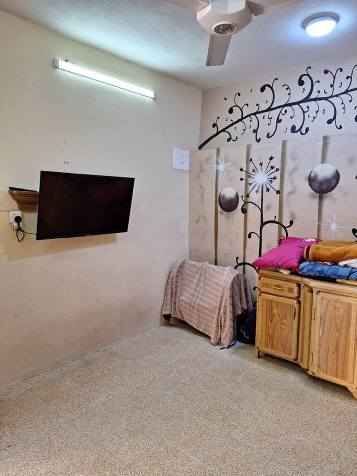 سعر مناسب جدا/  ٩٠ مليون فقط
بيت للبيع ١١٠ م واجهة ٧ م/ الرشيدية/قطاع٣/ قريب للمدارس والسوق العصري وسوق الروضة/ طابقين ونص/ الطابق الارضي غرفتين واستقبال ومطبخ وصحيات/ الطابق الثاني غرفتين وصحيات ومخزن/ الطابق الثالث غرفة كبيرة.
مع ثلاثة سبالت جديدة
للتواصل: *********** واتس
***********
