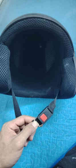 خوذة للبيع
جام قلاب 
بدون كسر 
داخل مبطن
دافية و تمنع الهوا عنك بالسياقة 
السعر : ١٠ الاف قفل بدون معاملة 
مكاني سايدين برطلة 

تواصل خاص او على رقمي : ***********
