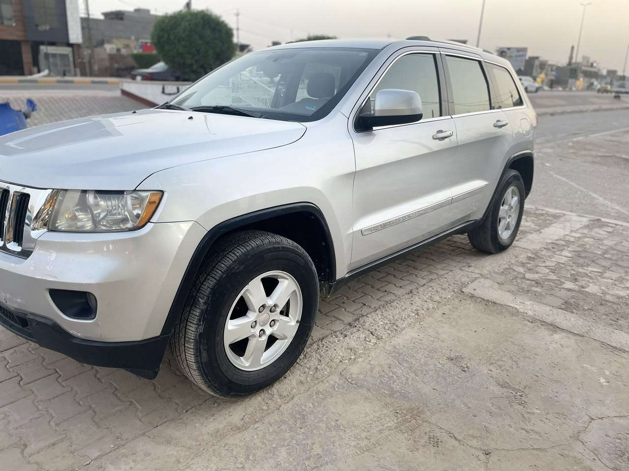 سلام عليكم
جيب لاريدو 2011 رقم سليمانيه 
محرك 3600 مكفول
ماشيه 210 ميل 
صبغ باب الجنطه قليل  من يم اليده ومأشر بالخط الاسود
وباب الخلفي جهت اليسار مفتوحه البراغي بي بارد 
داخله كلين مواصفا عاديه 
محرك كير تبريد كاردن حداديه بحاله جيده ادامه كامله منظومة بانزين كامله جديده  تخم تاير جديد 
شرط السونار والصور نفس السياره
مكان السياره ديوانيه عروبه الاولى
***********
