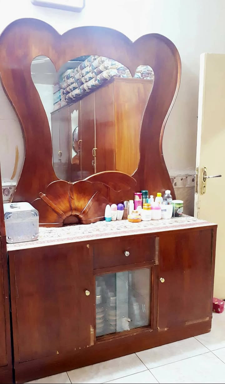 غرفة نوم للبيع الاتصال عالرقم ***********
