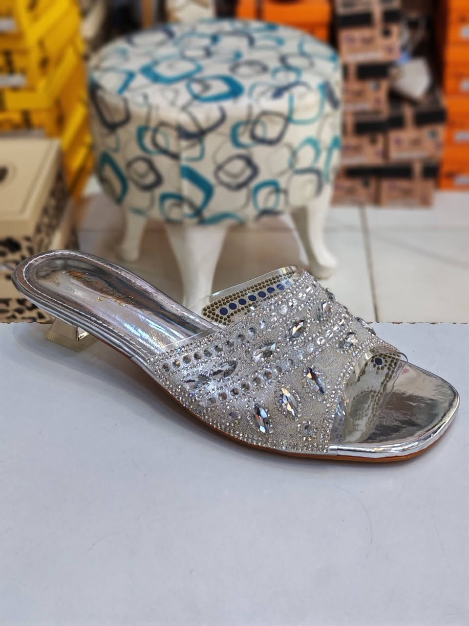 #جديد
سعر القطعة 💥 15000 الف 💥
شحاطة كعب 2سم طبي خفيف الوان المعروضه فقط
#العنوان خانقين مجمع الحاج قاسم خلف مجمع حبيب مول
توصيل جميع المحافظات وداخل خانقين واتس ***********
احذية و حقائب بشار
