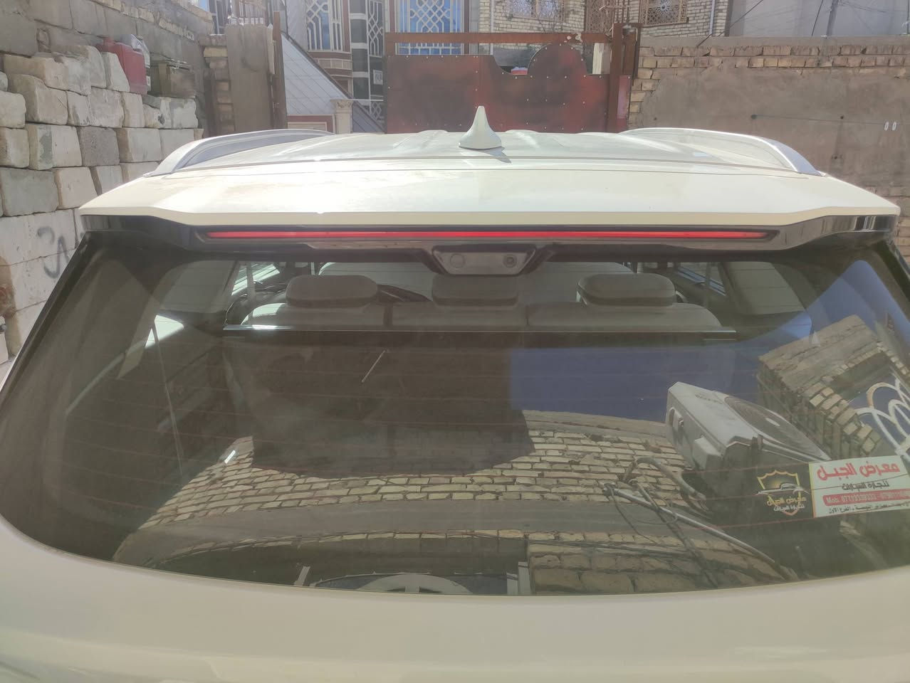 كيا سورنتو 2025 محرك ستة سلندر  3500 وارد خليجي رقم بغداد ماشية 18 الف كيلو
مواصفاتهه كثيرة ما اعرف بيهن بس الظاهر راح اذكرة
حساسات امامي وخلفي
كشن السائق والراكب كهربائي
مري شفط وصندوق كهربائي
كامرات عدد اثنين
ويل عشرين وداتاشو واوتو هولد
والكثير من المودات بالشاشة ما اعرف بيهن 
السيارة اخذتهه بالمراوس لذلك معلوماتي بالسورنتو بسيطة 
نتيجة الفحص بيهه بابين مبدلات شركة نفس اللون جهة العبري اثر حادث جانبي
السيارة مكفولة من الصبغ والبارد 
السعر ثلاث شدات غير قابل للتفاوض وخير الكلام ما قل ودل
السيارة موجودة بالبصرة اي استفسار اتصل 
اتصال وواتساب   ***********
اتصال فقط.    ***********
