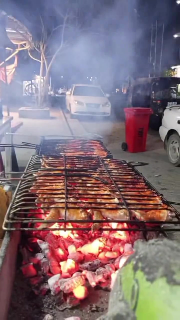 السلام عليكم تحية طيبة لجميع زبائننا الگرام❤️
#مطعم_مشويات 👨‍🍳🥓🥓

متواجدين طيلة أيام الأسبوع ❤️

. اجنحه نفر 6الف 😍***********
