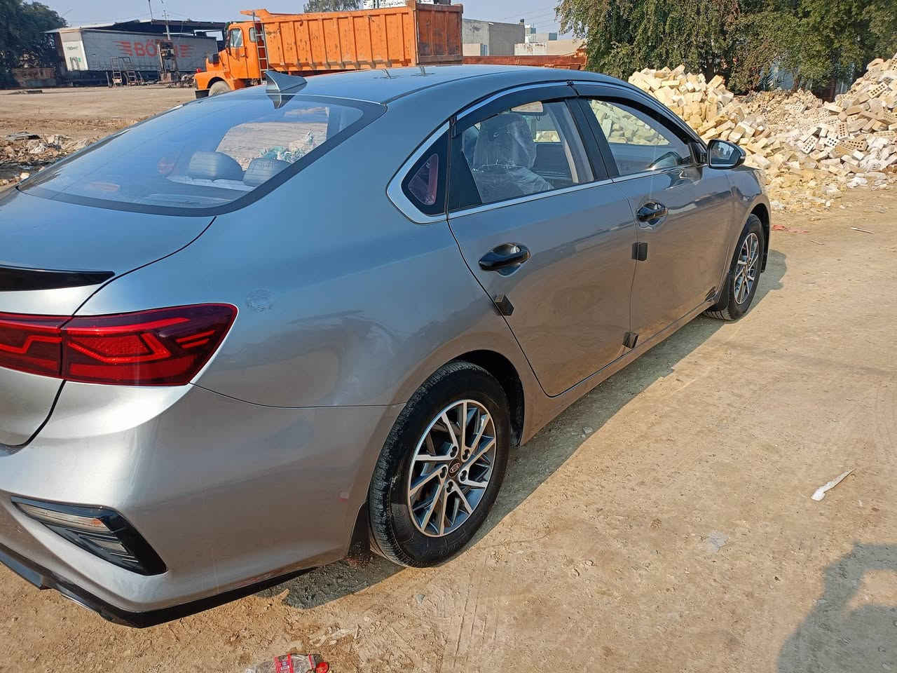 سلام عليكم سيراتو للبيع رقم بابل سنويا مشروع وطني سيارة خليجي كير ومحرك جدد تخم تاير جديد سياره جاهزة من أي نقص السعر 130 وبيها مجال العنوان واسط العزيزية الاتصال ع رقم الهاتف ***********
