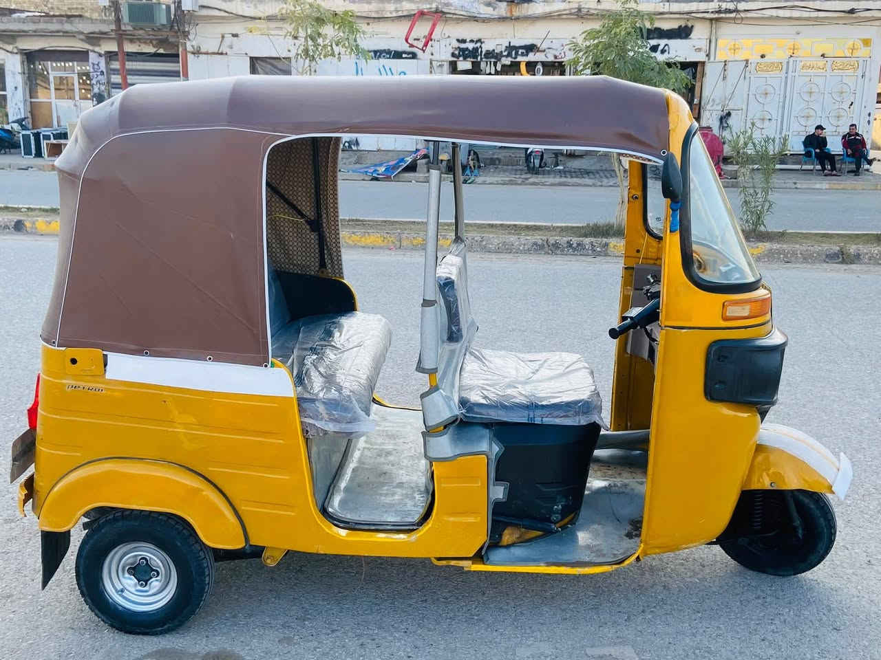 السلام عليكم تك تك 2020رقم وسنويه .....للبيع السعر5ونص قفل تك تك ماناقصها شي مكاني ميسان حي الخليج رقم الهاتف
***********
