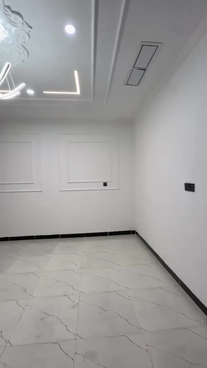 🏠 خلي بيتك يحچي فخامة مع أحدث ديكورات الجبس بورد ✨  
إبداع بالتصميم ودقة بالتنفيذ بأسعار تناسب الجميع 🔥  
لا تخلي بيتك عادي… خله يلفت النظر 😎  

📱 للتواصل: ***********
