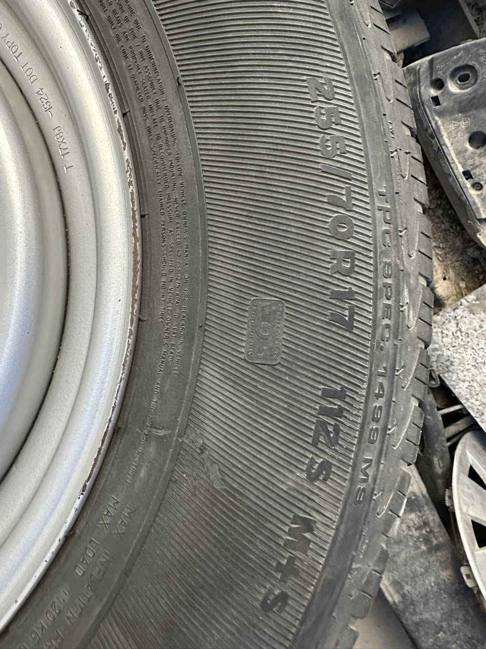 🚗 للبيع: تايرات ٢٥٥/٧٠/١٧ جنرال أمريكي 1500 موديل 2023
📍 مكان التايرات: بغداد –مجمع النفط
📞 للتواصل: ***********
💰 السعر: ٣٥٠الف
📊 المسافة المقطوعة: 30000 مايل
مع ٣ كب
٣ حساس 
٢ ويل بيهن تعديل
