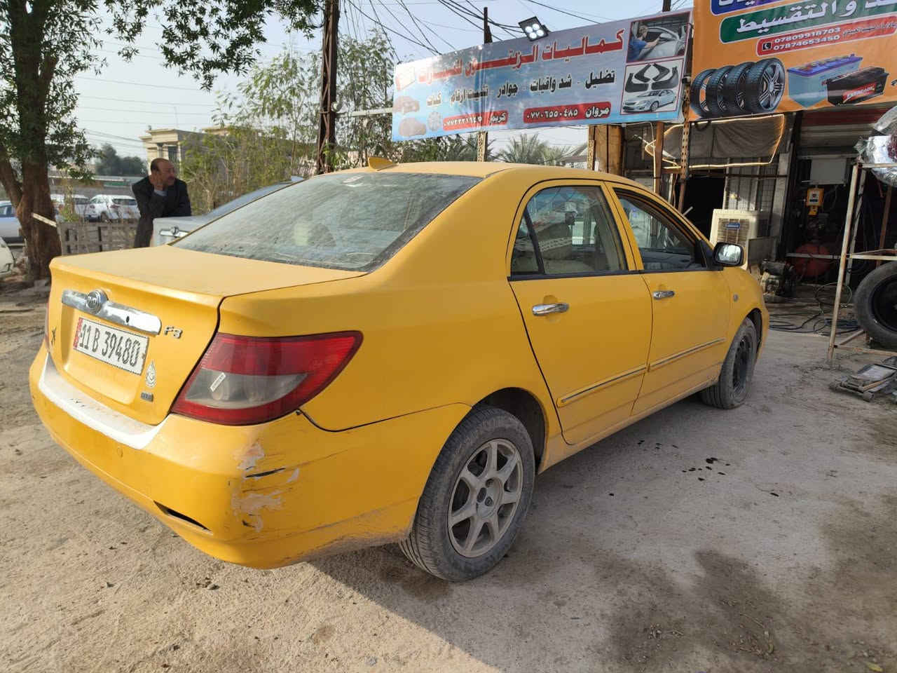 السلام عليكم. بي واي دي f3   مديل 2011
السيارة نضيفة 
مكفولة من اي حادث 
مصبوغة عام بسبب الجراد
غرفتها نضيفة  جدا كشنات  سقف   دشبول  ارضية بطايب بوب  كلها نضيفة مابيها اي نقص 
كهربائياتها بلاد كلها شغالة  
حدادية جيدة جدا صدر دبلات  خلفي امامي  
كير عادي مكفول 
محرك  ابيعلك محرك كايم لان بي صوت  يرادلها تجفيت سيارة شغالة وتمشي  بس صوت بالمكينة 
عنواني دورة  حي دجلة  
رقم هاتف  *********** 
المهتم يتصل  للعلم السيارة من استلام الشركة. لحد الان يمي  جناي. وما مشتغل بيها تكسي. استخدام شخصي
