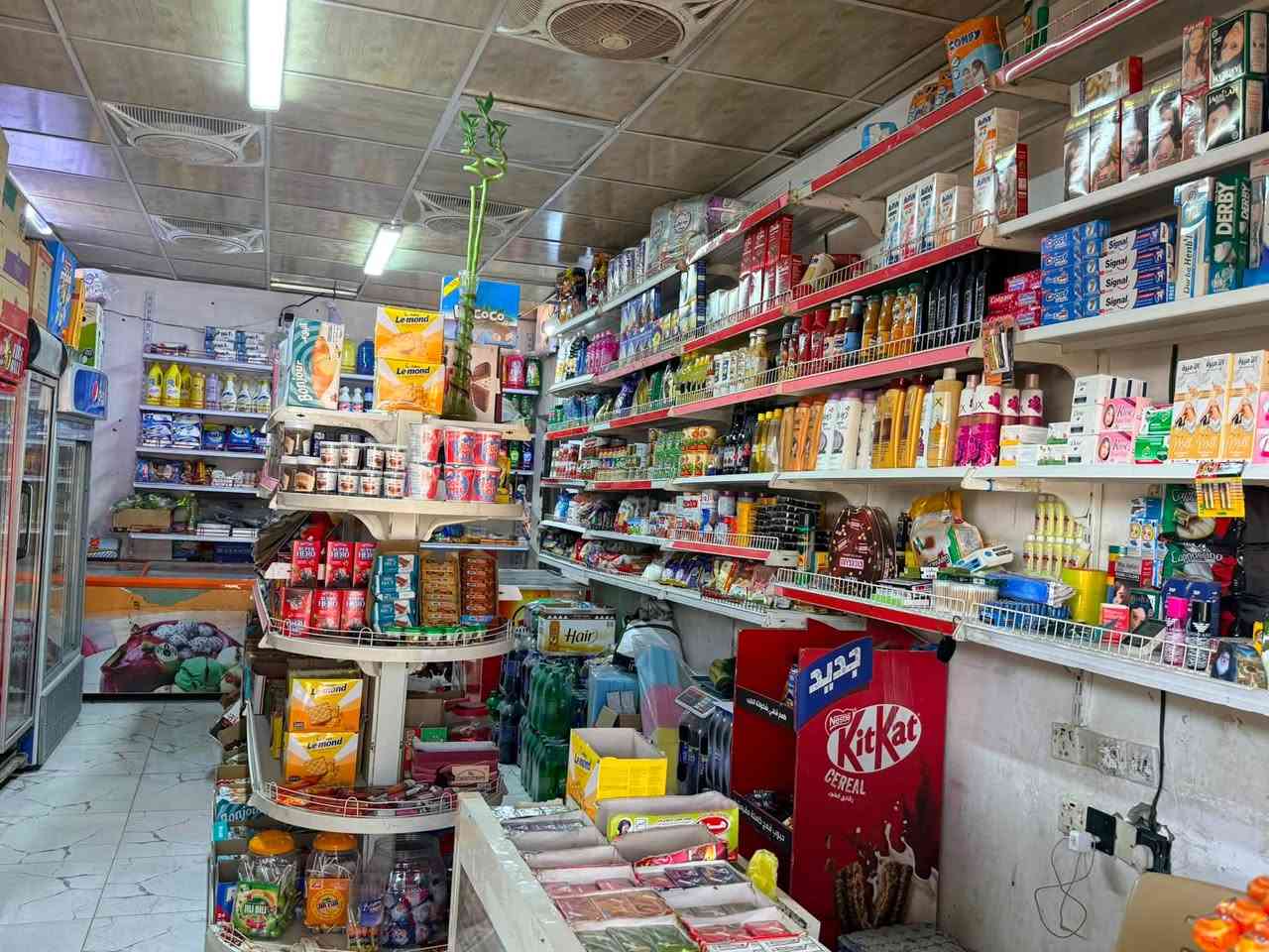 أسواق للبيع في منطقة الغرير تحتوي علّى عارضة اربع باب وعارضة اثنين باب وعارضة واحد باب  وعارضة بطحية واحدة مع عارض ثنين باب لشركة بغداد وعارضة لشركة كرونجي وعارضة بطحية عدد ثنين كبار لأبو الموطة  ايجار المحل ٢٥٠ مع السحب  ***********
