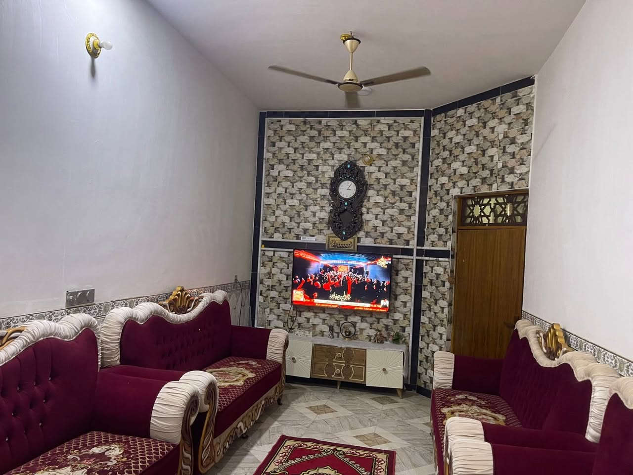 السلام عليكم
المساحة ١٤٢
واجه ٦ونص
كراج سيارة مع حديقة 
استقبال ٧م 
بصفه مطبخ ٥م
صاله مناور ثنين وغرفه وصحيات ٢ طابق الارضي
صحيات غرف ٣ صالة ايضا كبيرة سطح شتايكر البيت كونكريت بناء حديث عنوان البيت خلف الحولي إلي بالإسماعيلية الثانيه 
***********

