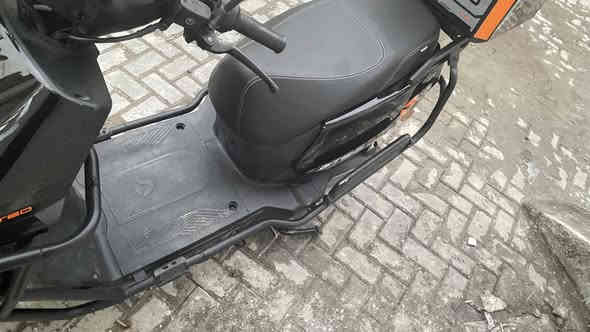 سلام عليكم دراجه شحن للبيع  مكفوله من كلشي وجميع الملحقات موجودهه الدراجة بعدها بضمان الشركة صار كم شهر من نزلت 

شاشه كبيره 
 بريك امامي خلفي دسك هايدروليك
لايت عالي ناصي زنون
بك لايت لد LED
اشاير امامي و خلفي لكزز لد
دبل اشاره
نضام بك الرجوع الى الخلف
درع محيطي لحمايه الدراجه
دبلات امامي وخلفي غاز 
 مساحه تخزين واسعه +جنطه خلفيه 
بصمه تشغيل + انذار سرقه + سويجات 
عدد البطاريات 6 مصطره الحجم الكبير تقطع مسافه بل شحنه الوحده 65كيلو 
سرعه الدراجه حقيقي 60
شاحنه تدعم الشحن السريع 
مكان بغداد مدينة الصدر 
سعر الدراجه مليون و100وبيه مجال قليل 
رقم الهاتف ***********
