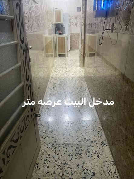 بيت البيع مساحه ١٠٠متر واجه ٥نزال ٢٠ بيت كامل مكمل نقص فقط لبخ واجهيه  يحتوي على ٣ غرف نوم الارضيه كاشي حمامات ثنين صحيه واحده مطبخ منورين الاستقبال وصاله عنوان البيت غزاليه هياكل محله ٦٥٧ مقابيل   شارع عام ٣٢ قرب شارع ١٥  رقم هاتف *********** سعره ٢٧٠
