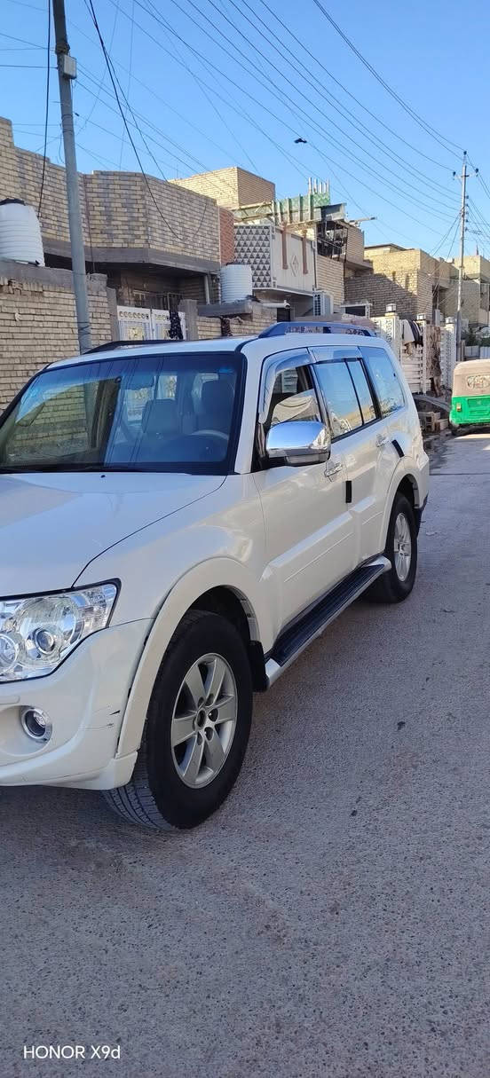 السلام عليكم باجيرو موديل ٢٠٠٨ حبتور بيها صبغ بابين بدون ضربه أثر شخوط السياره بسمي رقم ألماني ١٢٥ وبيها مجال عنوان الحسينيه مال راشديه ***********
