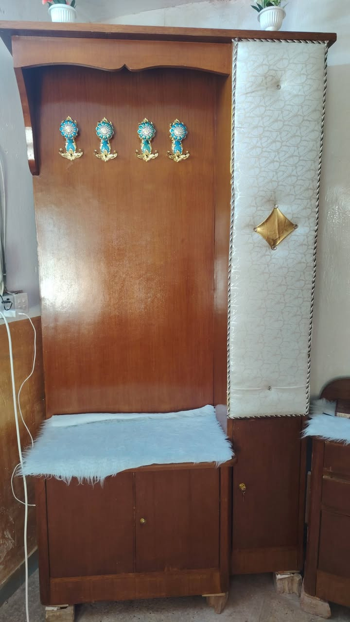 غرفة اخشاب مستعملة خشب ثگيل سعر 750 وبيه مجال 
*********** وبي واتساب 
رشيديه مجمع السكني سد بادوش

