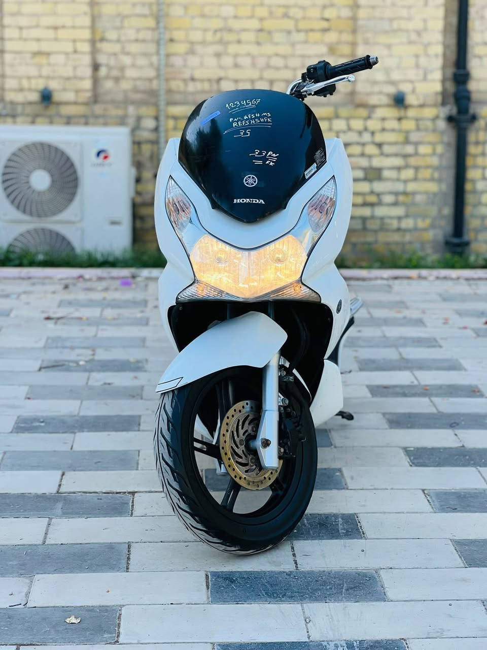 السلام عليكم للبيع دراجه pcxجيل الاول دراجة مال رمبه مديل18 ماخذها رمبه الدراجه على  ايدي حجم مكينه 150ياباني الاصلي دراجه جديده جناي
ياباني الاصلي دراجه كامله أستان كهربائي حساس ازدحام ٢حرف Aدراجه جديده الدراجه مكينه لوك شلعه معدل خير من اللّٰه دراجه تكول جديده بمعنئ الكلمه واحلا من الصور  دراجة مكينه مكفوله اي نقص مابيه السعر مليون350وبيه مجال
اي استفسار واساب *********** 
المكان بغداد الشعله وانا خادم الطيبين
