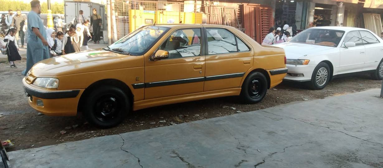 بيجو بارص 2015
سنويه 27بأسمي خط وبحث مصفره 
بيها باب وربع جاملغ الورا 
تخم تأير وحداديه من الطول الطول مكان السيارة ذي قار قلعة سكر ***********
