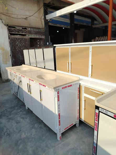 سلام عليكم وصول وجبه جديده في مزاد لأخوين العنوان المفرق الطرق والجسور مقابيل العزات بن تجه رايح عليه المفرق السعر اب 270 وبي مجال للاستفسار *********** كونترات جديد متر ونص والسنك مترا و30 يتوفر الالوان
