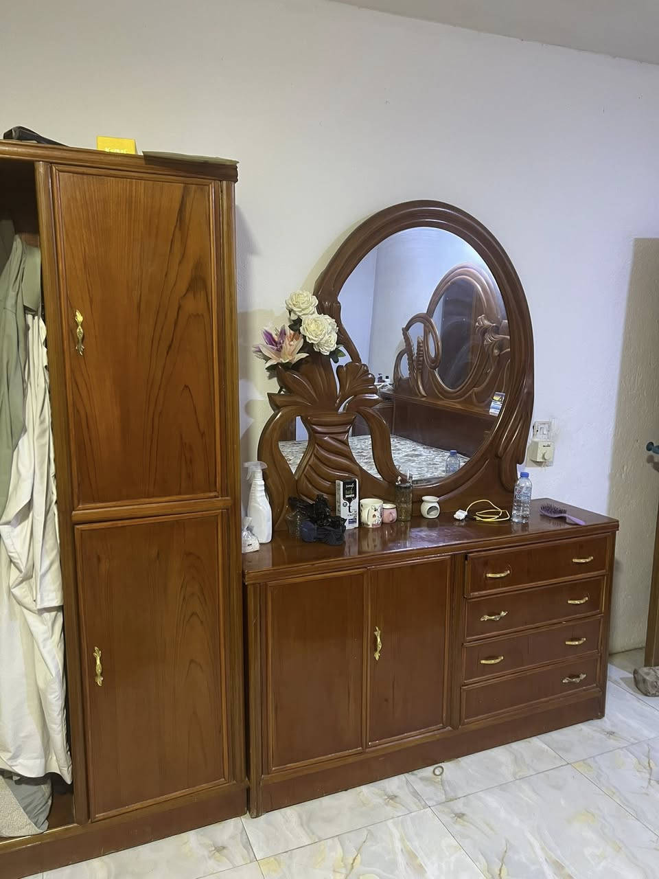 غرفة نوم للبيع مكانها المهديه ***********
