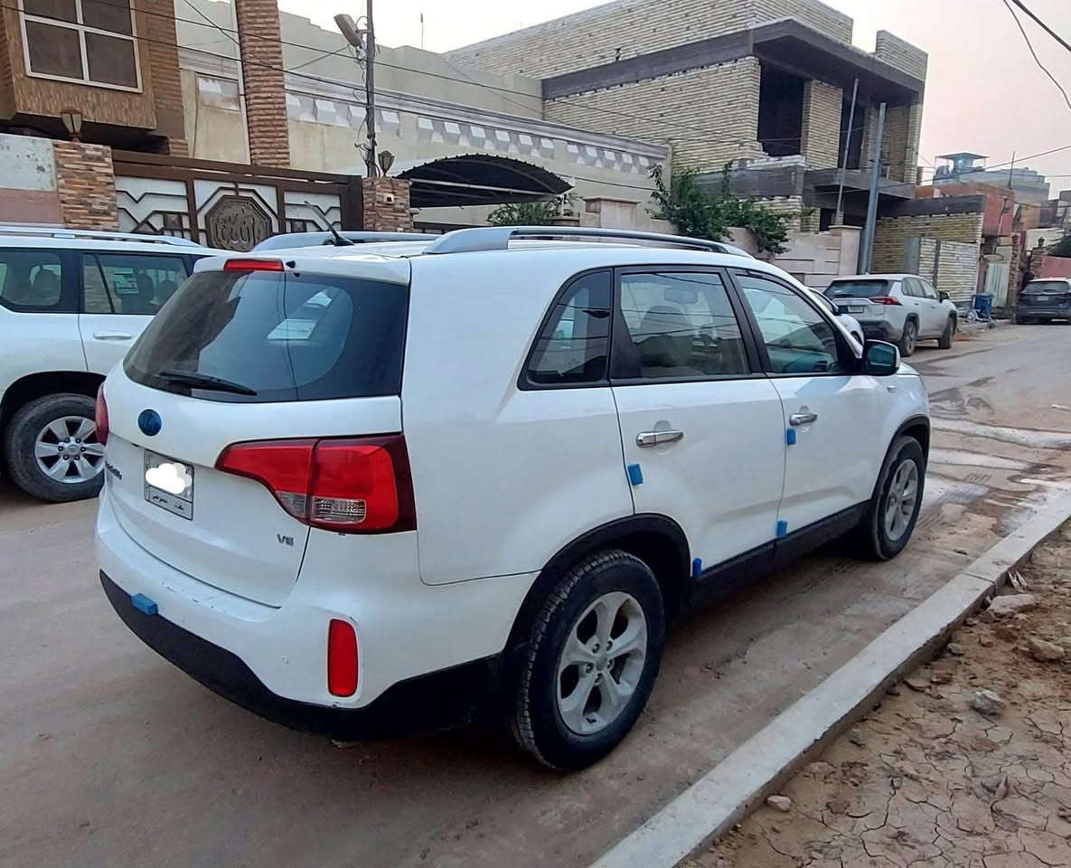 السلام عليكم 
للبيع سورنتو 2014 خليجي 
6 سلندر 7 راكب 
مكفوله من الصبغ والتبديل بيها شخط صغير بلباب الخلفي وكازكيت مفتوح فقط والباقي كفاله عامه الكير والمحرك 
3 قطع تبريد 
مواصفات عاديه كامره وحساس 
رقم بغداد بسمي 
السياره جاهزه من كل شي ما بيهه اي نقص 
السعر 175 ورقه
غير متواجد علفيس للأستفسار *********** المحمودية, بابل
