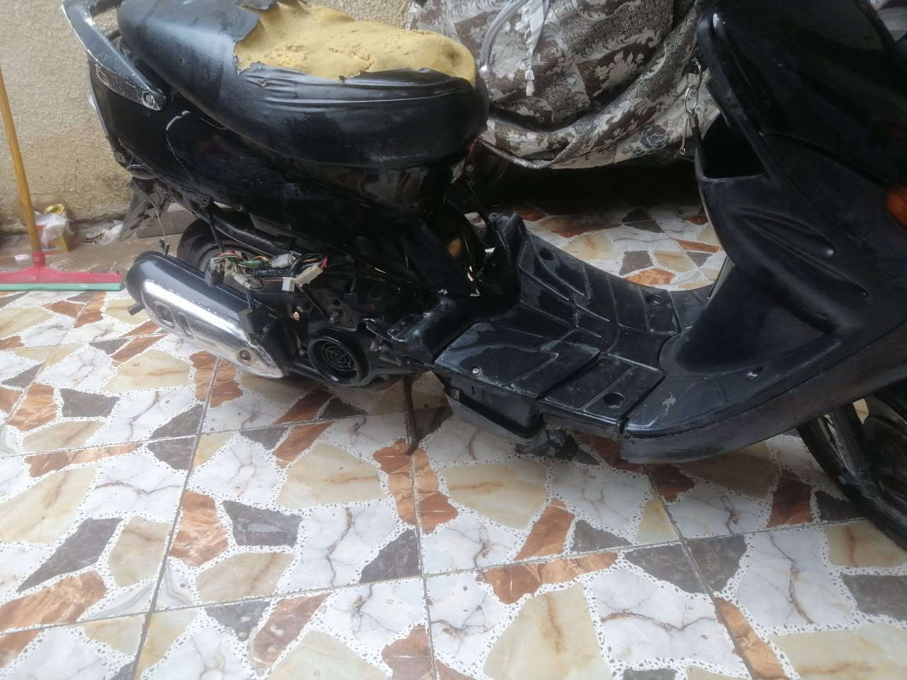 دراجه ٦٠ بيجي نضيف بشكل مبدل زوج كامل تايرات ب ٤٠ مبدل صلنصه جديده ب ١٥ هورن شغال قفل جنطه قفل ستيرن استاند رفع وستاند صفح راجه نضيفه بشغل بل بك لايت مال الخلفي طاك والدراجه يرادهه ب 200 الف اليريد يراسلني خاص وتساب ***********
