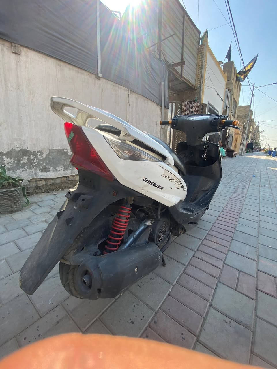 سلام عليكم دراجة ثعلب GTR المكينة ٥٨ مو ٤٩ الدراجة حلوة نضيفة المكينة موجودة بل صور الله شاهد ما مفتوحة الدراجة مال بيت يعني جناي كلة دهن ام زويل ١٥الف نقصهة جامة مال عداد ودامة للكلجات بس امامي الخلفي خير من الله وهاي الصور موجودة وشوف وبيك خير ودلل رقم*********** السعر ٤٠٠ وبيهة مجال بسيط العنوان بغداد مدينة الصدر

