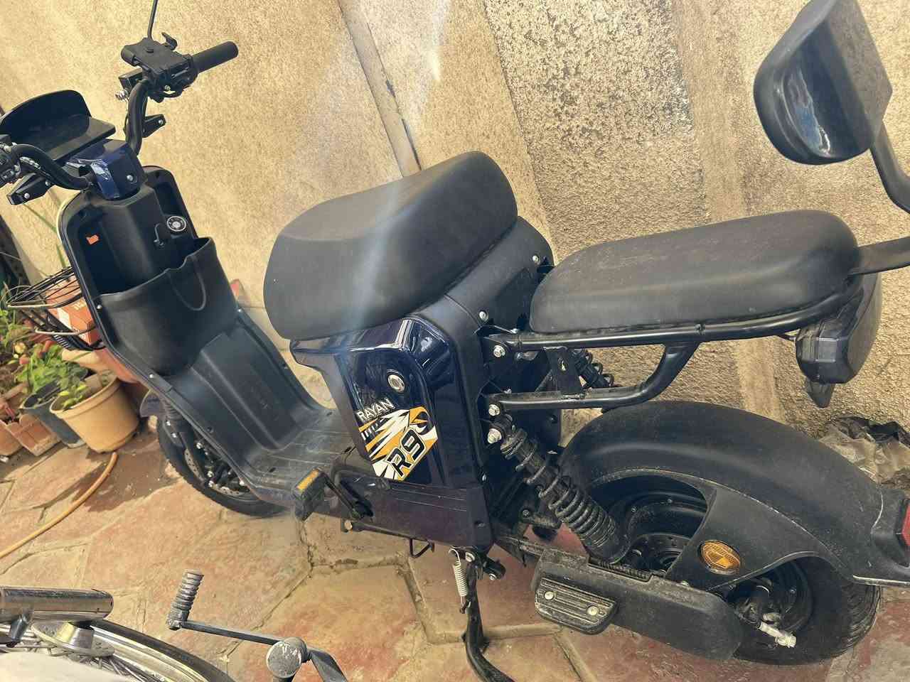 السلام عليكم دراجة شحن موديل 2026 بعدهة جديدة بلجيس اخذتهة ومحد استعملهة مماشية بس 15 كيلو بعدهة بلجيس دراجة جديدة وكالة
السعر 500 وبيهة مجال جداً بسيط

تواصل فقط اتصال 
اتصال : ***********
واتساب : ***********
