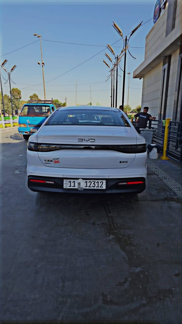 🔋 المحرك والتقنيات
• محرك 1500cc اقتصادي (Hybrid + Electric + Petrol)
 • تبريد أمامي وخلفي قطعتين
 • كير كرستاله
.داخل ابيض ملكي
 • بصمة  + كارت دخول ذكي
 • شاشة وسطية
 • كامرة خلفية
 • حساس خلفي 
💡 الإضاءة والتصميم
 • لايت زنون
 • بك لايت LED
 • ويل اسود مات 
 • داخل جلد لون أبيض
 • تحكم مقود جانبين
الملحقات :-   + كارت + شاحن + مثلث   + فوم 

((السعر 20مليون و٢٠٠ بيها مجال قليل حك الجية 
مكاني بغداد الدورة
***********
ماشية ٧٠٠٠
شادلها انارة محيطية
