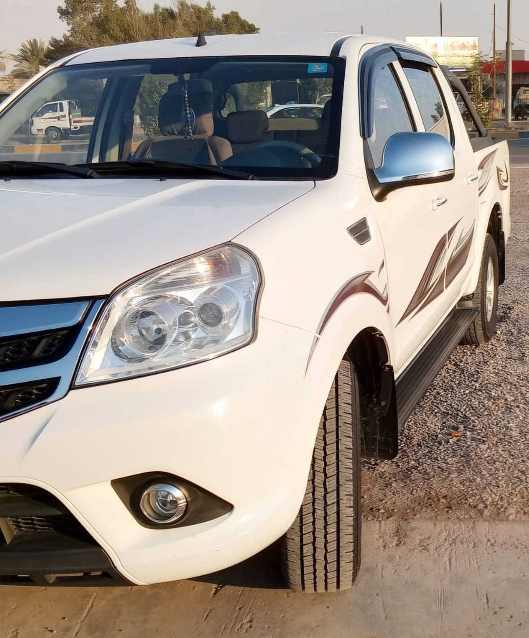 سلام عليكم للبيع سيارة بيك اب دبل قمارة فتون محرك كير ياباني مسيبوشي السيارة استلام شركه ماشية ٣٠ ك موديل ٢٠٢٠ جديده معنى الكلمة بالعافيه على الياخذها رقم بغداد الدولي بيها طخه خفيفه بالبدي امشر عليها السعر ١٢٥ بيها مجال مكان السيارة بغداد الراشدية رقم الهاتف *********** ابو علي
