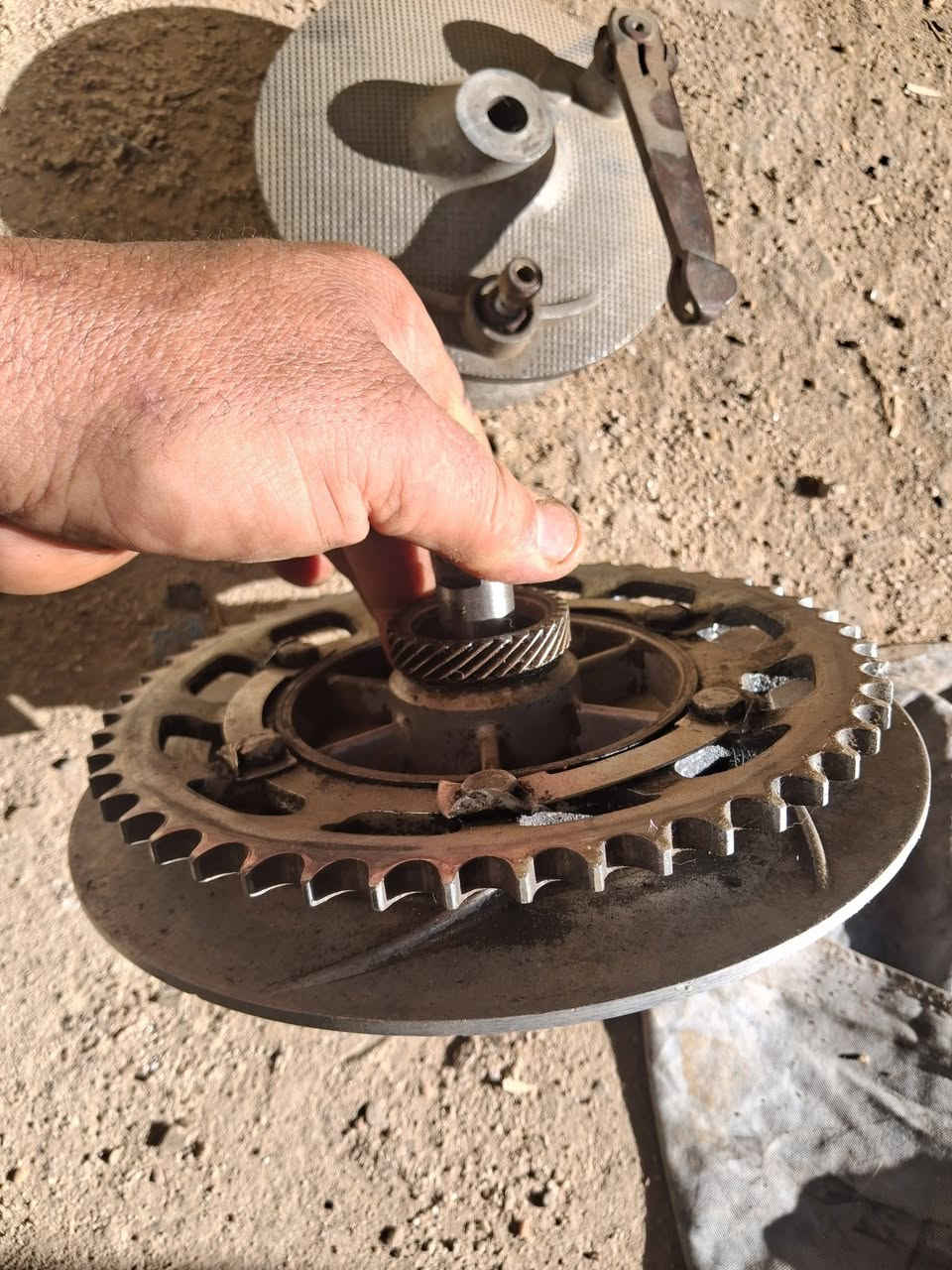 سلام عليكم للبيع طبلة بريك السعر ٣٠  وصينيه زنجيل السعر ٥٠  مال ويل كب قنبورة  مكاني فلوجة هاتف ***********يوجد توصيل جميع محافظات من رخصت مدير الكروب المحترم
