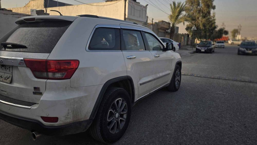 بسم الله بةناوي خوا *********** ؤ ***********جيب لاريدوو موديل2011 بةناوي خووما  مةكينة 6 پستوون بةسمة رادارة كير عادي و تماتيك سيارةكة هيجي پيوة نية گؤشن جلدا بيلاد  سيارةكة وةك وينةكة پاكة دةفتر بانزيني هةية كير مكينه تبريد بةشرت 4تاية تازةية 4ويل جواني لةسةرة سعري سيارةكة 👈180 👉 مجال دكوك, كركوك
