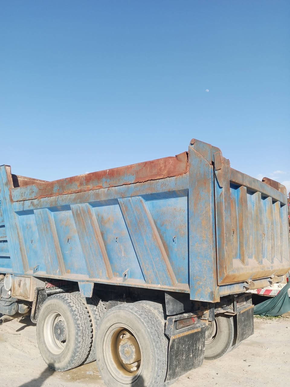 السلام عليكم للبيع بدي قلاب الطول 4مترات وخمسه وستين السعر32 العنوان سامراء ***********
