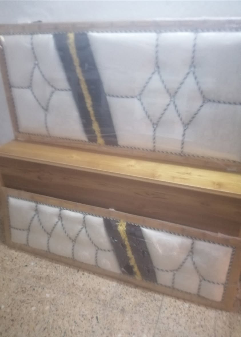 عرض خاص تخت نفرين مع ميز تواليت فقط خشب صاج ثقيل درجة اولى شغل الموصل صبغ حراري سلر لون جكليتي جدد مامستعملين السعر 375 الف قفل للأستفسار *********** او مراسلة الصفحة خاص العنوان الموصل متوفر توصيل على مناطق الشرقاط والقيارة
